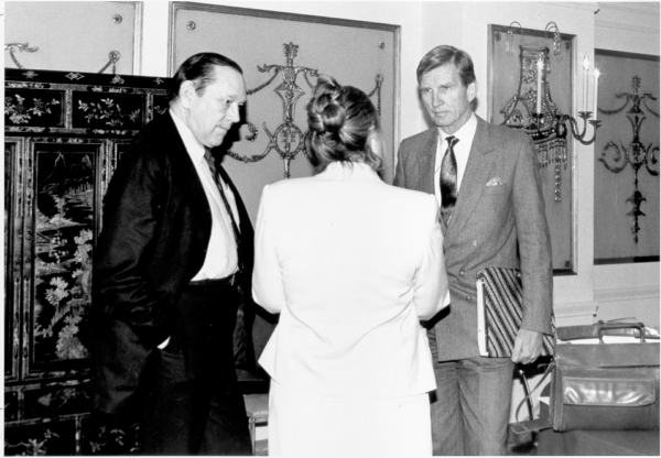 Female advocate speaking with two senators - 1986